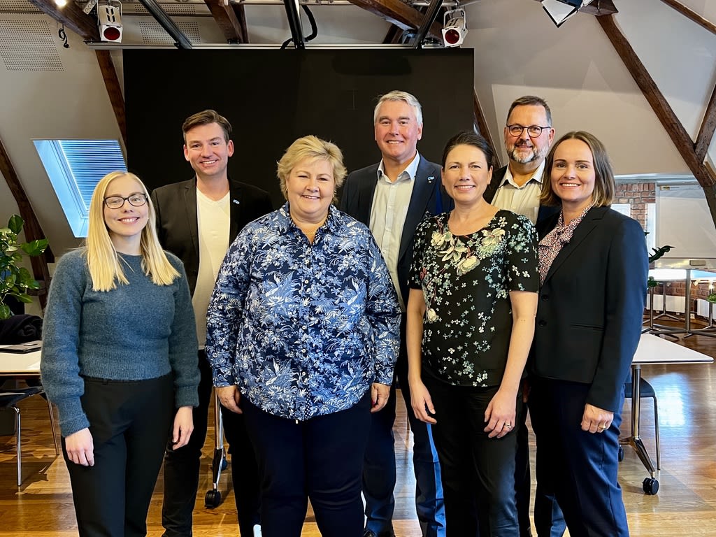 Høyres gruppestyre for 2021-2025. Bildet viser Erna Solberg, Trond Helleland, Henrik Asheim, Mari Holm Lønseth, Svein Harberg, Heidi Nordby Lunde og Margret Hagerup.